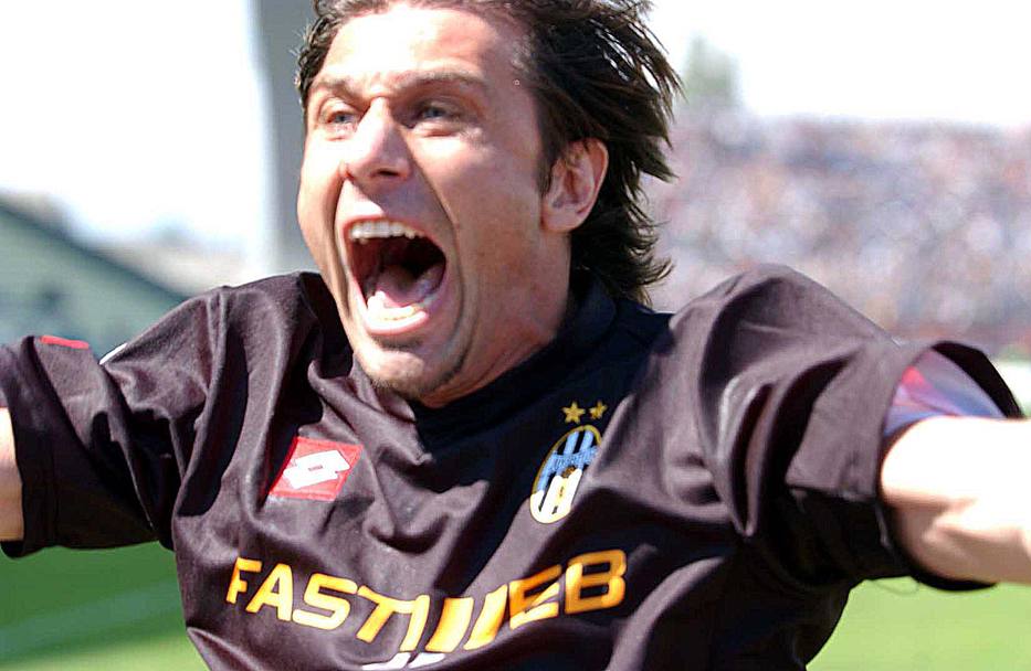 Nel 1991 passa alla Juve, con cui vince 5 scudetti. Il primo, nel 1994-95 (Omega) 